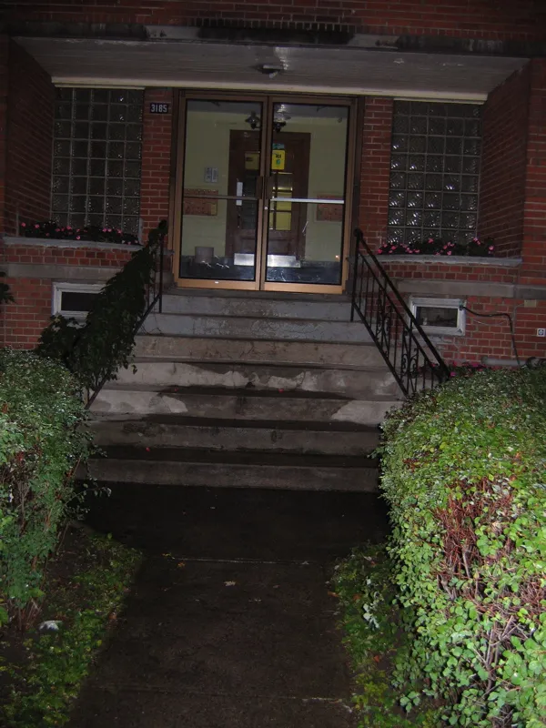 L’entrée de l’immeuble